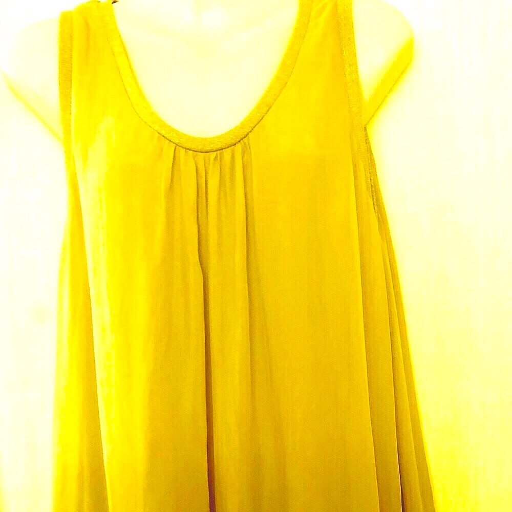 100% silk.Laurel Paris fully lined sleeveless shift dress. Classic style comfort